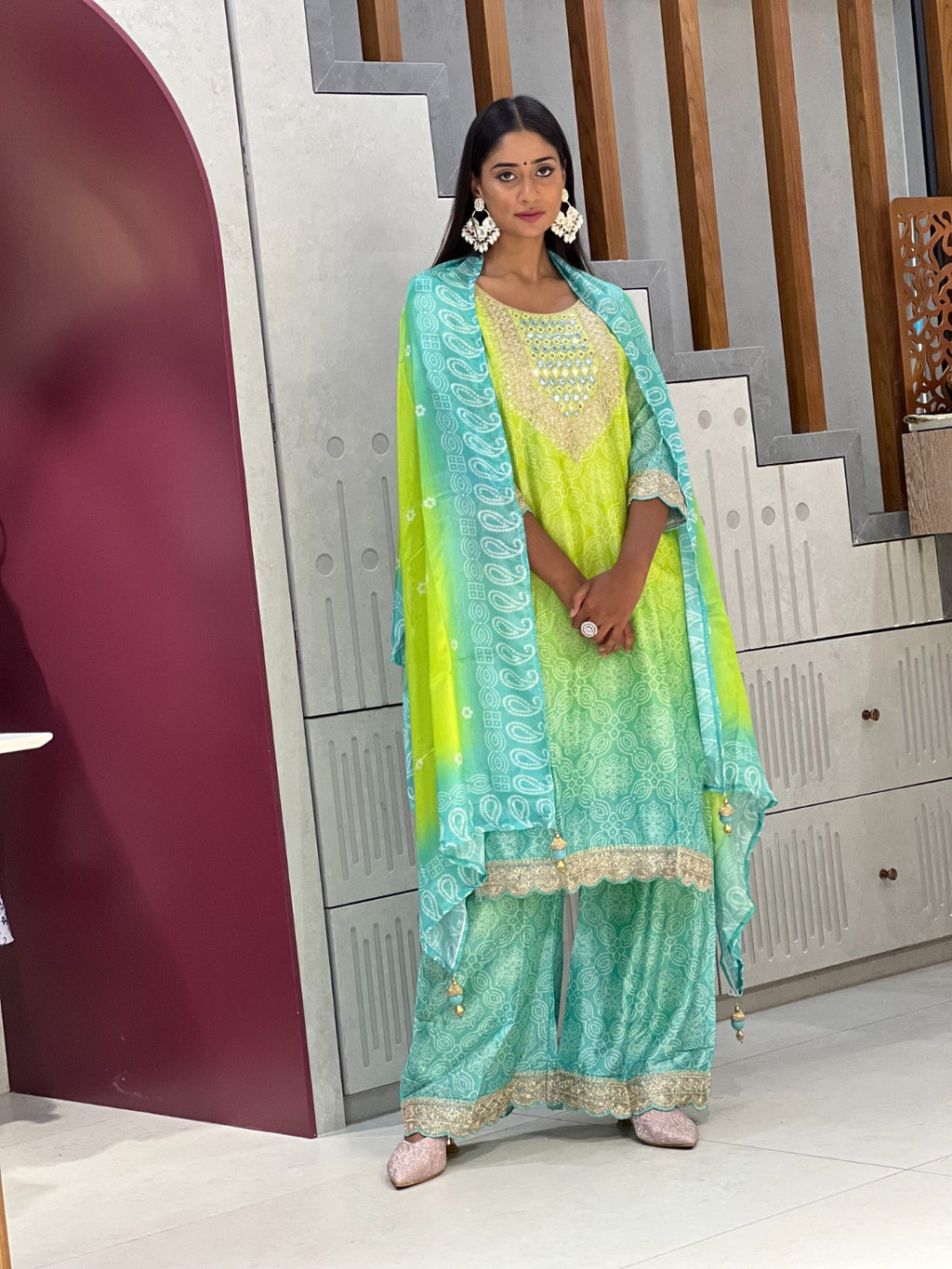 This shows a beautiful,vibrant green and blue three-piece set.