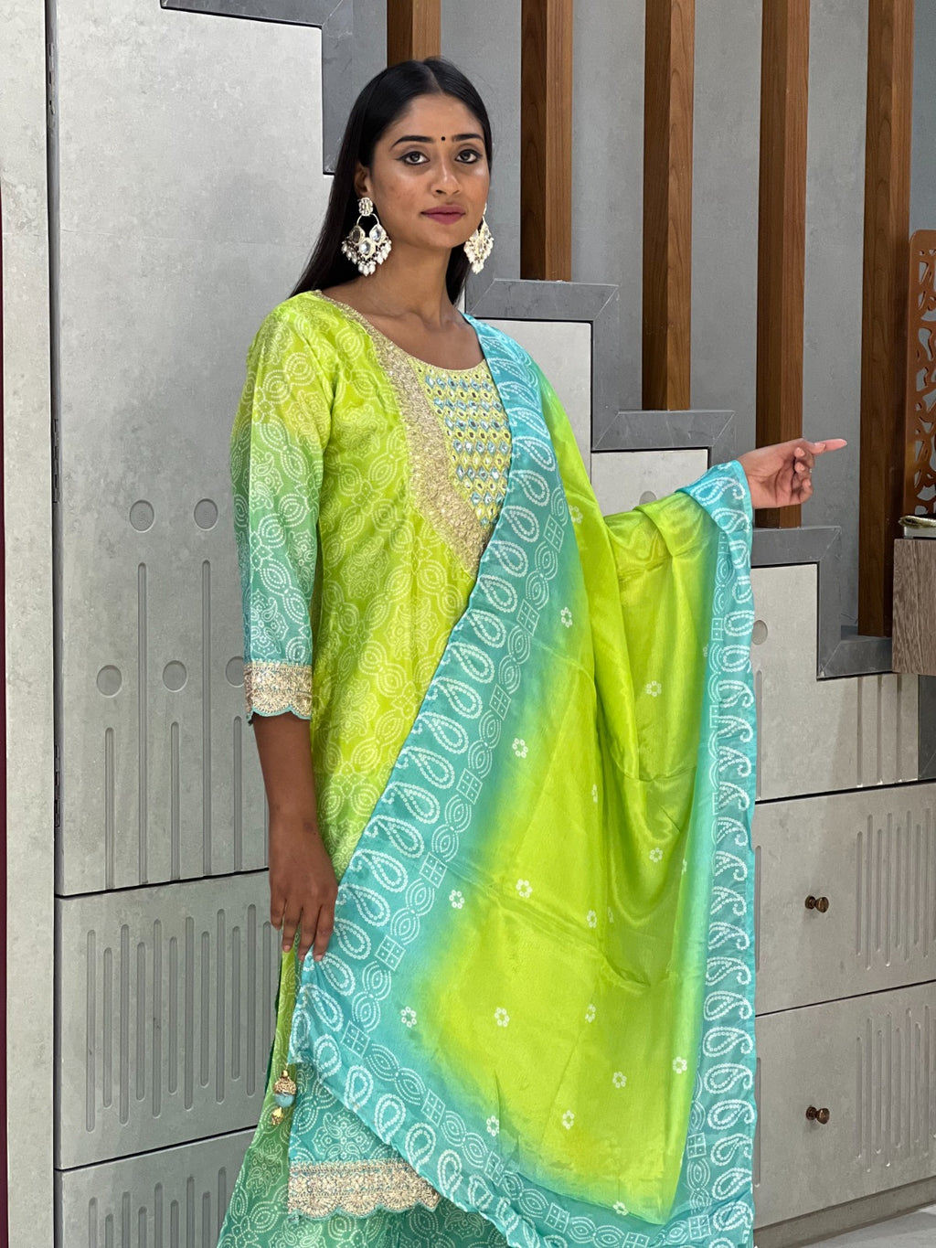 This shows a beautiful,vibrant green and blue three-piece set.