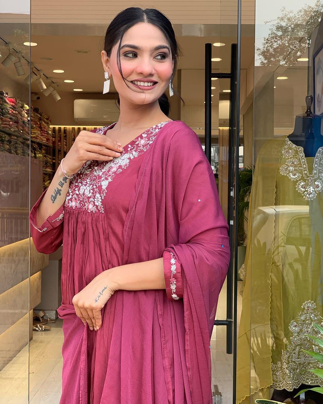 Chinon Dual Tone Kurta Set with Dupatta and Embroidery Elegance